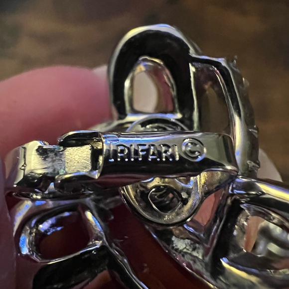 Vintage Trifari Rhinestone Clip On Earrings Formal Wedding - Picture 4 of 4